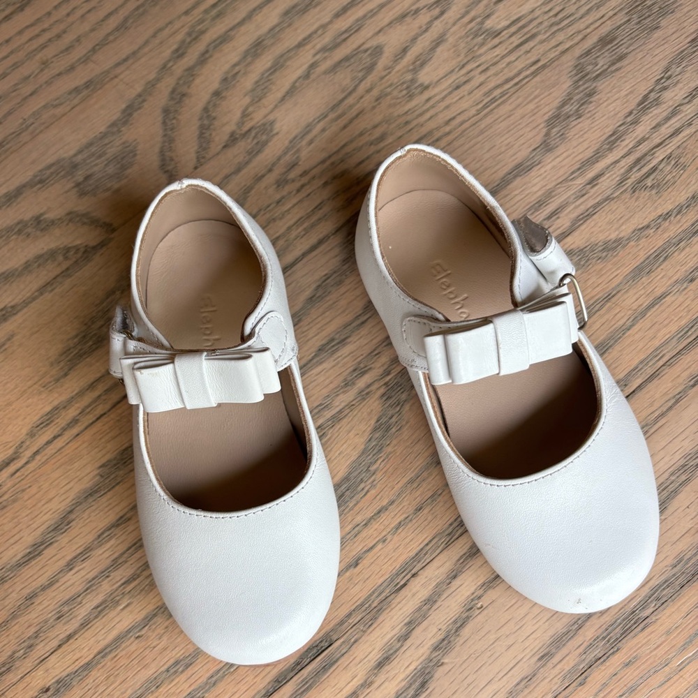 Classic White Kids dress Shoes with Bow by Elephantito size 7/23